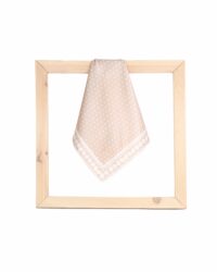 مینی اسکارف خالخالی کرم – استایل کلاسیک و مینیمال برای استفاده روزمره